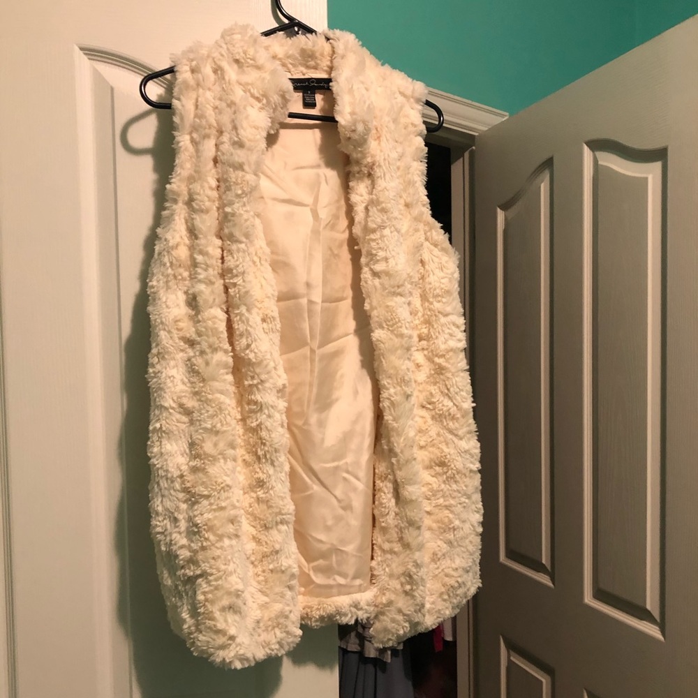 Beautiful and cozy fur cover